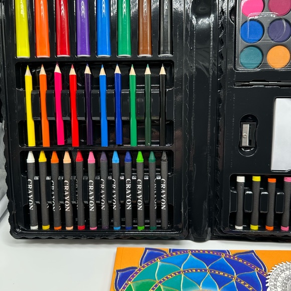 Color and crayons, coloring books - Picture 7 of 16